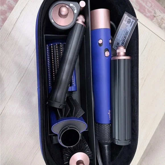 Dyson Special Edition Airwrap ™ Multi-Styler
Complete Long - Picture 11 of 14